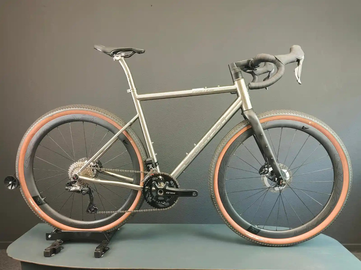 Gilbertson Crawler Shimano GRX Di2 Titanium Gravelbike 54cm