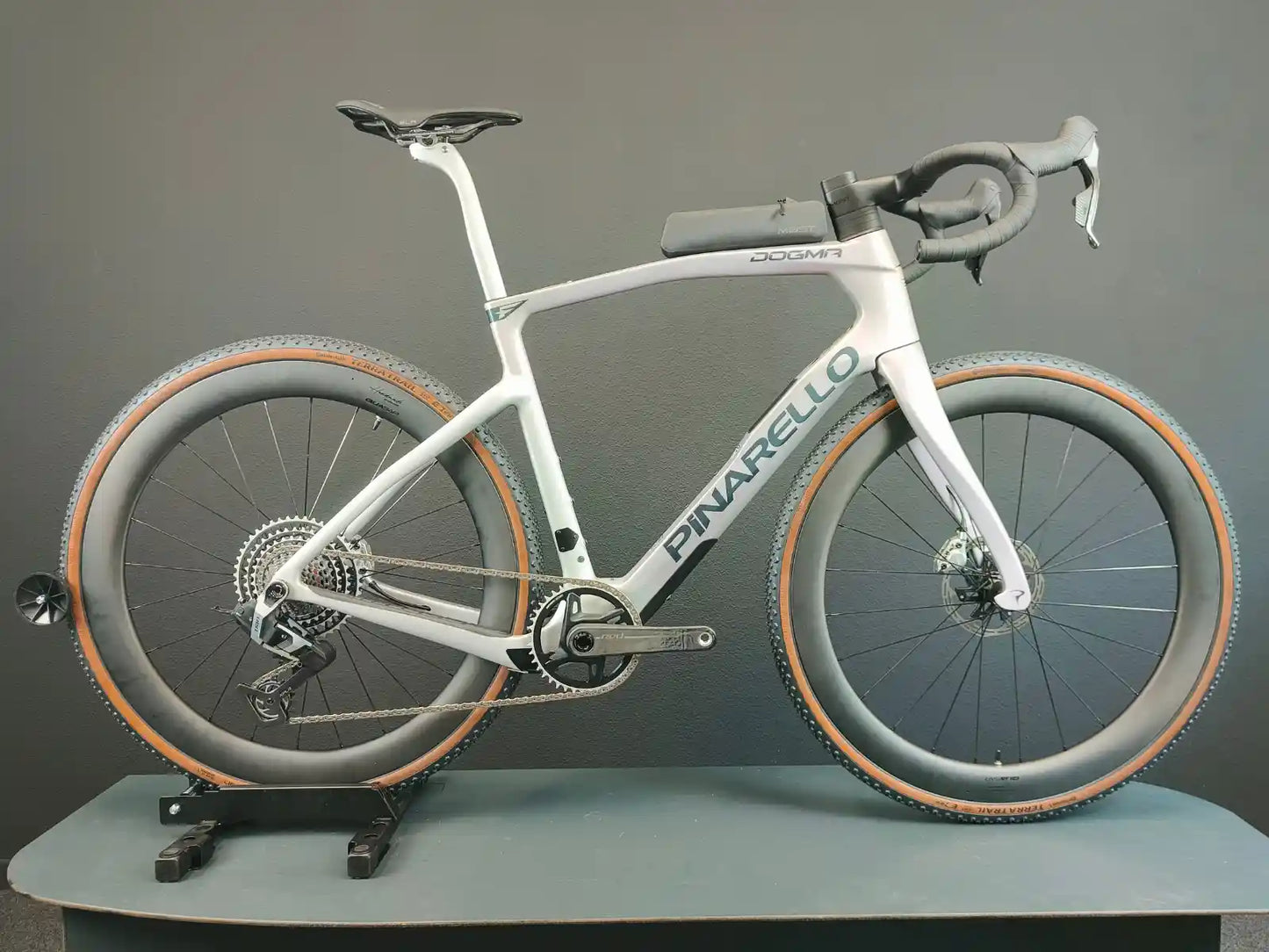 Pinarello Dogma GR Interstellar Grey SRAM RED XPLR Gravelbike 54.5cm