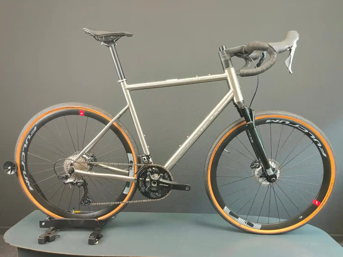 Gilbertson Crawler Suspension Shimano GRX Titanium Gravelbike 58cm